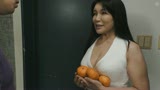セクシー衣装でお裾分けのお隣の痴女奥さん。勃起男根を見られ玄関先でザーメン搾り取られる淫乱性交！0