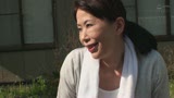自然豊かな田舎暮らしの五十路熟女が寂しさ紛らすAV出演！裏山の竹藪で野外活動！青空の下で中出しSEX！4