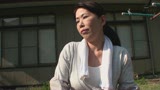 自然豊かな田舎暮らしの五十路熟女が寂しさ紛らすAV出演！裏山の竹藪で野外活動！青空の下で中出しSEX！6
