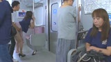  「もしかして私のこと触ってる？」電車内で女盛りな体を弄られたおばさんは感じていることを悟られないよう声を出すのを我慢するものの、欲求不満なので男のなすがままに・・・8人４時間24