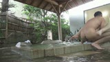 卑猥な音が露天風呂に響きわたる。9