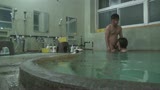 卑猥な音が露天風呂に響きわたる。23