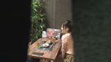 「おばさんを酔わせてどうするつもり？」若い男女で溢れ返る相席居酒屋で一人呑みしている熟女を狙い撃ちで口説いてお持ち帰り！寂しさと欲求不満が募った素人奥さんの乾いたカラダはよく濡れる！！VOL.2325