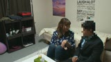 「おばさんを酔わせてどうするつもり？」若い男女で溢れ返る相席居酒屋で一人呑みしている熟女を狙い撃ちで口説いてお持ち帰り！寂しさと欲求不満が募った素人奥さんの乾いたカラダはよく濡れる！！VOL.4327