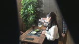 「おばさんを酔わせてどうするつもり？」若い男女で溢れ返る相席居酒屋で一人呑みしている熟女を狙い撃ちで口説いてお持ち帰り！寂しさと欲求不満が募った素人奥さんの乾いたカラダはよく濡れる！！VOL.5022