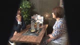 「おばさんを酔わせてどうするつもり？」若い男女で溢れ返る相席居酒屋で一人呑みしている熟女を狙い撃ちで口説いてお持ち帰り！寂しさと欲求不満が募った素人奥さんの乾いたカラダはよく濡れる！！VOL.505