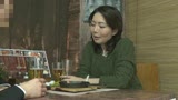 「おばさんを酔わせてどうするつもり？」若い男女で溢れ返る相席居酒屋で一人呑みしている熟女を狙い撃ちで口説いてお持ち帰り！寂しさと欲求不満が募った素人奥さんの乾いたカラダはよく濡れる！！VOL.24