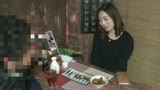 「おばさんを酔わせてどうするつもり？」若い男女で溢れ返る相席居酒屋で一人呑みしている熟女を狙い撃ちで口説いてお持ち帰り！寂しさと欲求不満が募った素人奥さんの乾いたカラダはよく濡れる！！VOL.426