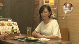 「おばさんを酔わせてどうするつもり？」若い男女で溢れ返る相席居酒屋で一人呑みしている熟女を狙い撃ちで口説いてお持ち帰り！寂しさと欲求不満が募った素人奥さんの乾いたカラダはよく濡れる！！VOL.1722