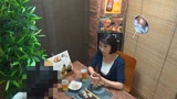 「おばさんを酔わせてどうするつもり？」若い男女で溢れ返る相席居酒屋で一人呑みしている熟女を狙い撃ちで口説いてお持ち帰り！寂しさと欲求不満が募った素人奥さんの乾いたカラダはよく濡れる！！VOL.2223