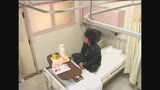 夜勤のうぶな看護師は入院患者が寝静まった後なら触られても断れず嫌がりながらも声を押し殺す35
