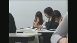 大学の授業中に痴漢され声も出せず絶頂する女子大生2