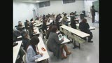 大学の授業中に痴漢され声も出せず絶頂する女子大生6