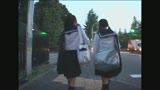 いつも一緒の女子校生2人組を同時痴漢でみせつけて感じさせろ！！26