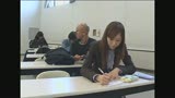 大学の授業中に痴漢され声も出せず絶頂する女子大生31