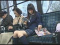 路線バスで読み捨てられたエロ本をパンツ濡らしながら覗き見する眼鏡娘0