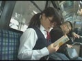 路線バスで読み捨てられたエロ本をパンツ濡らしながら覗き見する眼鏡娘12