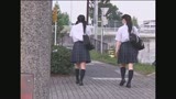 同級生に気づかれ恥ずかしさで助けを求めず 見られながら痴漢に感じる女子校生11