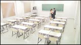 真夜中の学校で裸の巨乳女を発見！懐中電灯に照らされたまま何度も犯されイキする女教師0