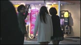 うぶな素人娘がハニカミ測定！街でデカチンを探してこい対決！！連れて来た一般男子のチ○ポサイズで勝負！勝てば賞金！負けたらデカチンを･･･32