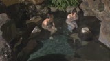 混浴温泉でタオル越しに触られ授乳期を終えたふわふわ乳首をカチカチにして感じる敏感妻17