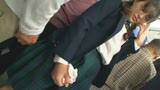 痴漢師のネチネチ手マンに屈服した女は周りにバレないこっそり挿入で何度も絶頂させられる19