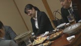 居酒屋痴漢4 歓迎会中にリモバイアクメする新人巨乳社員SP32