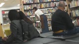 リモバイレズ痴漢 図書館で地味っ娘に遠隔で操られ言いなりにさせられる年上清楚女32