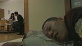 色っぽい兄嫁にムラムラ！すぐそばに旦那が居るのに欲求不満の兄嫁は声をひそめて快楽堕ちの中出し性交！6