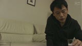 色っぽい兄嫁にムラムラ！すぐそばに旦那が居るのに欲求不満の兄嫁は声をひそめて快楽堕ちの中出し性交！8