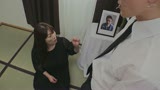 熟れた豊満ボディを持て余す未亡人熟女！遺影の前でのオナニーを覗かれ巨大肉棒の快感に堕ちる！10
