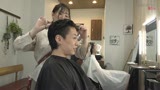 【ネトラレ】夫婦で営む美容室の奥さんが巨乳を押し当てて誘ってくるので旦那にバレないようにチンコ挿れちゃいました24