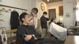 【ネトラレ】夫婦で営む美容室の奥さんが巨乳を押し当てて誘ってくるので旦那にバレないようにチンコ挿れちゃいました26