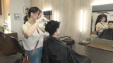 【ネトラレ】夫婦で営む美容室の奥さんが巨乳を押し当てて誘ってくるので旦那にバレないようにチンコ挿れちゃいました8