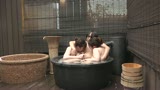 独自スクープ！膣内射精されたい熟女が集まる秘密の温泉で生ハメ中●し乱交する衝撃映像19