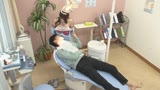 歯科助手のキレイなおばさんがわざとらしくデカ乳を押し付けてくるので白衣のままハメたい(2)12