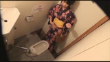 花火大会トイレ盗撮　浴衣美人オナニー11