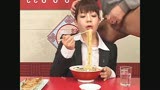 お食事中に顔射して食ザー食事している女に大量ザーメンぶっかけたい！26