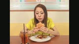 お食事中に顔射して食ザー食事している女に大量ザーメンぶっかけたい！3