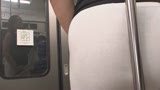 地下鉄の車内で見つけたポールがケツにメリ込むデカ尻スパッツ女子3