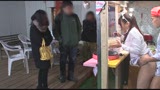 下半身丸出しハメられ屋台でアルバイト　倉多まお 浜崎真緒32