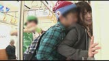 電車のドアに挟まれて身動きできないデカ尻女VSエロガキ12