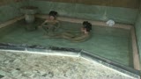 混浴が評判の温泉宿でカメラを仕掛けたら凄いエロい映像が撮れました！ 32