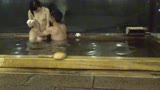 混浴が評判の温泉宿でカメラを仕掛けたら凄いエロい映像が撮れました！４21