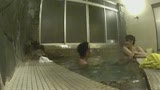 混浴が評判の温泉宿でカメラを仕掛けたら凄いエロい映像が撮れました！４28