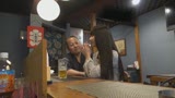 一人居酒屋してる熟女をちょっと口説いたらあさっりＯＫだったのでそのままお店でＳＥＸしちゃいました！４3
