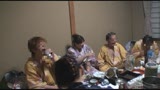 熟女と入る混浴温泉オフ会潜入 マル秘動画31