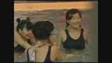 身長135㎝のスク水ちびっ娘3人組　営業中のプールでパパには内緒のイタズラごっこ14