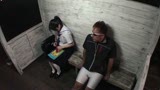 田舎のバス停にいるウブな女子校生に、ぱつんぱつんパンツのモコッリチ○コを見せつけたら、こっそりチラ見してきた！30