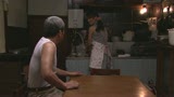 息子の目を盗み密室で美人嫁を寝取る義父の家庭内暴行劇　美空8